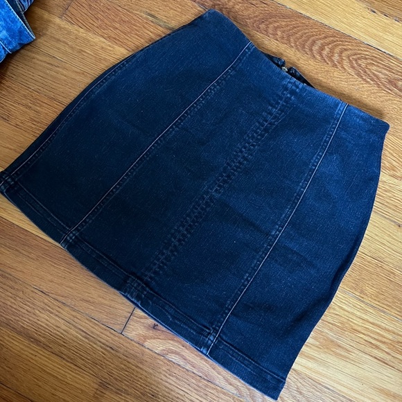 Magnolia South Fitted Denim Miniskirt - Picture 5 of 8